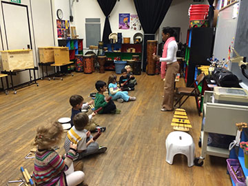 children playingmusic 